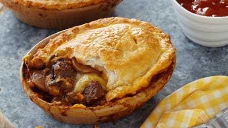 steak cheese mushroom pie